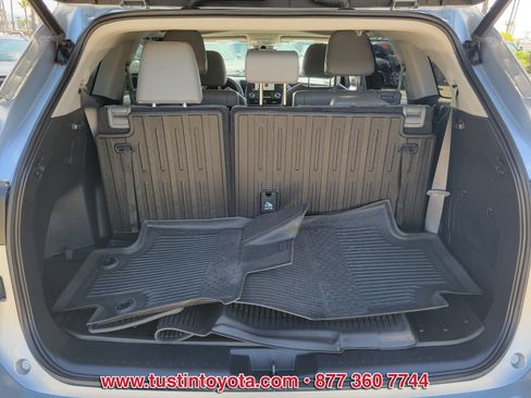 Used 2023 Toyota Highlander XLE AWD/4WD image 14