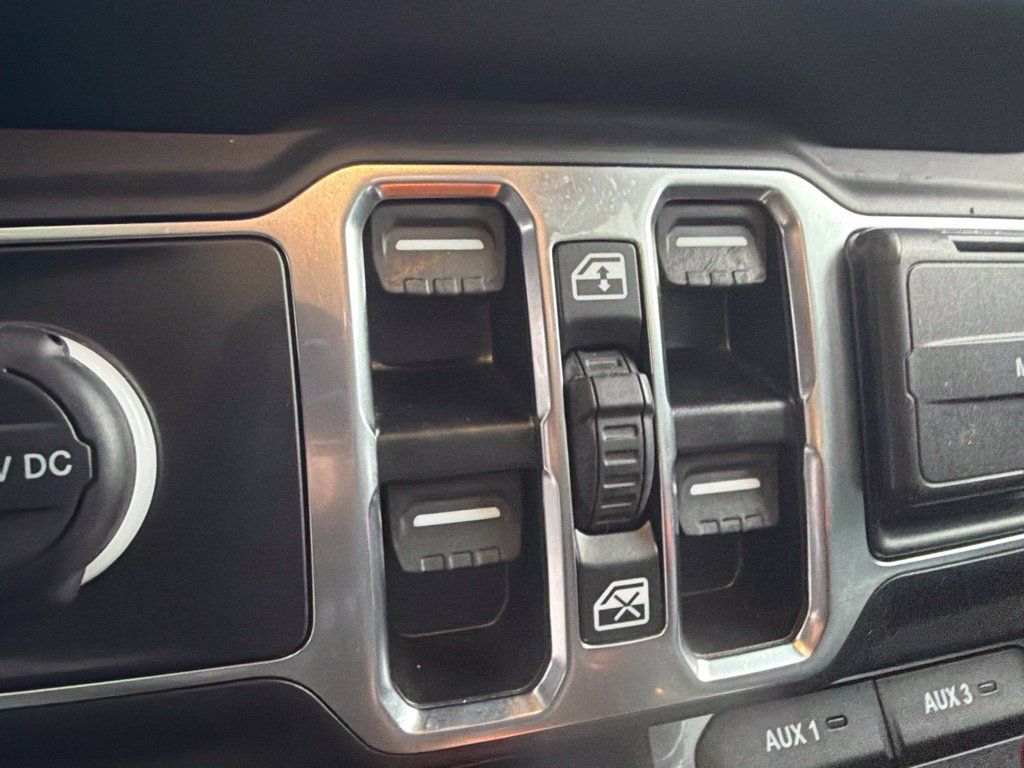 Used 2023 Jeep Wrangler Unlimited Sahara w/ Cold Weather Group AWD/4WD image 15