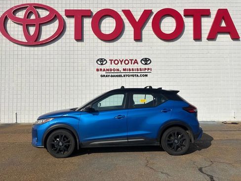 Used 2021 Nissan Kicks SR w/ SR Premium Package image 2