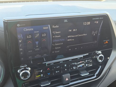 Used 2021 Toyota Highlander Limited image 15