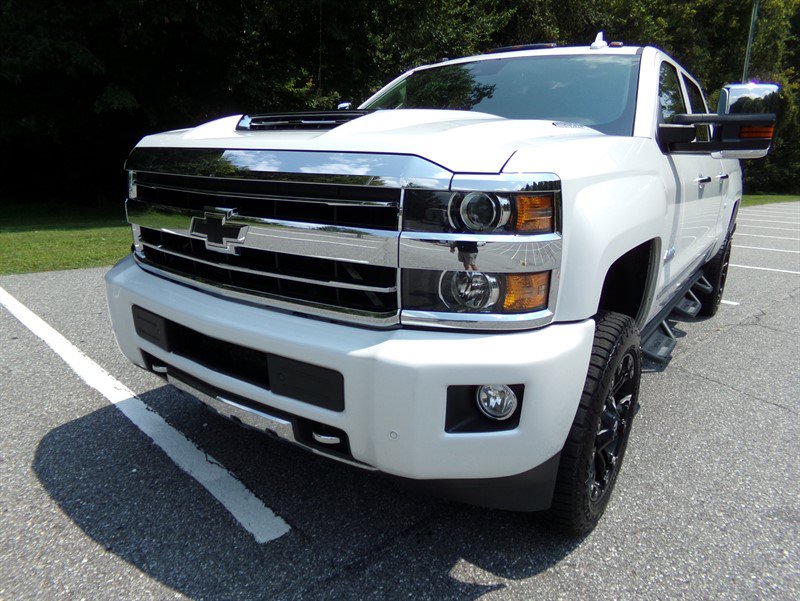 Used 2019 Chevrolet Silverado 2500 High Country w/ Duramax Plus Package AWD/4WD image 2