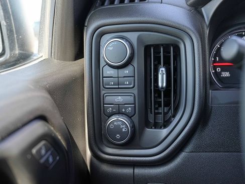 Used 2021 Chevrolet Silverado 1500 W/T w/ Z71 Off-Road Package AWD/4WD image 31