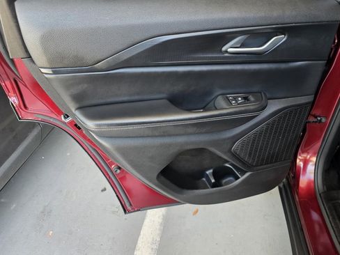 Used 2024 Jeep Grand Cherokee Laredo image 31