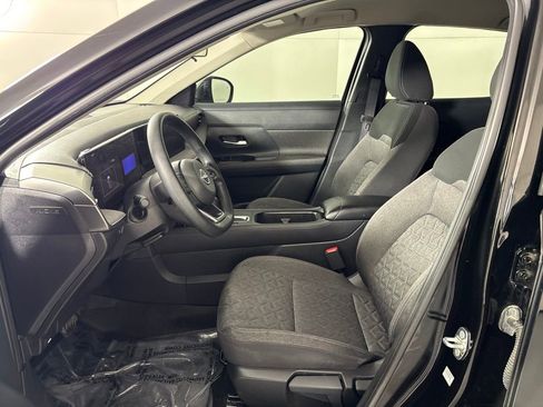 Used 2025 Nissan Kicks SV FWD image 25