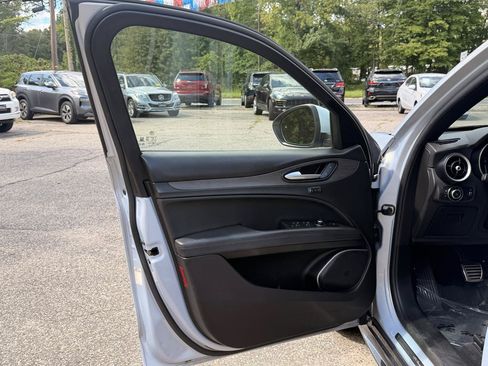 Used 2022 Alfa Romeo Stelvio Ti AWD/4WD image 18