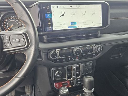 Used 2024 Jeep Gladiator Mojave image 9