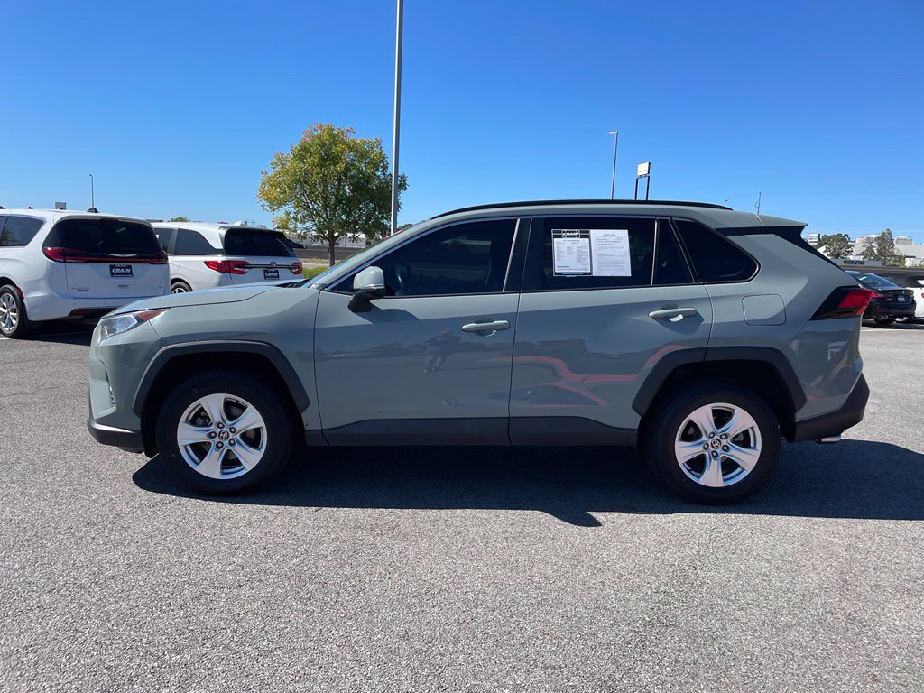 Used 2021 Toyota RAV4 XLE AWD/4WD image 4