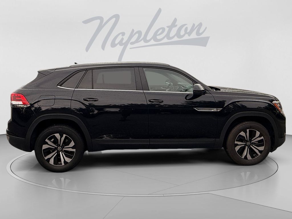 Used 2024 Volkswagen Atlas Cross Sport SE FWD image 6