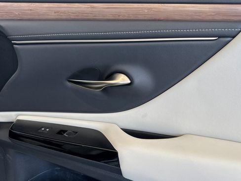 Certified 2023 Lexus ES 300h w/ Premium Package FWD image 21