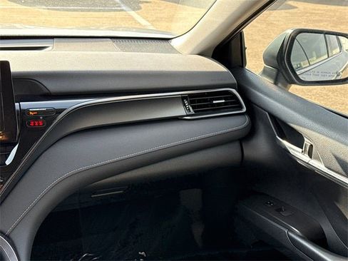 Used 2023 Toyota Camry SE image 15