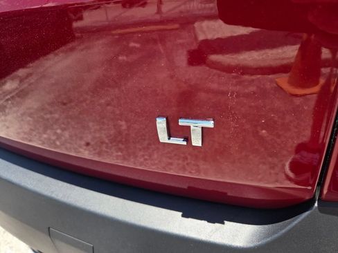 Used 2023 Chevrolet Traverse LT FWD image 14