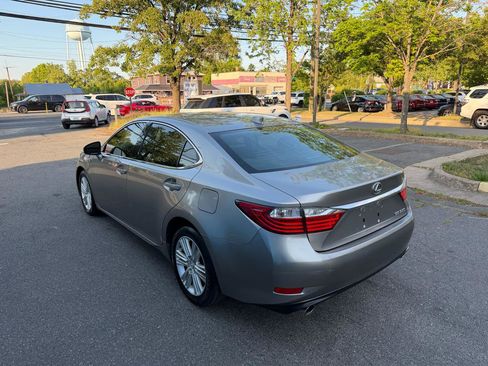 Used 2015 Lexus ES 350 w/ Premium Package FWD image 2