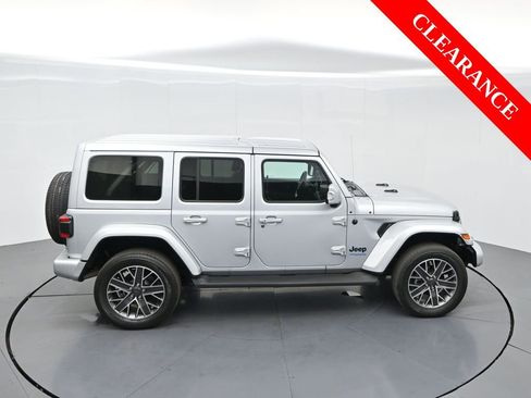 Used 2022 Jeep Wrangler Unlimited Sahara image 59