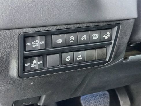 Used 2023 Toyota Tundra Platinum w/ Advanced Package AWD/4WD image 11