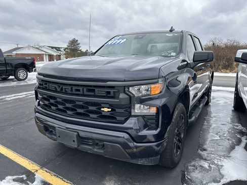 Used 2023 Chevrolet Silverado 1500 Custom image 3