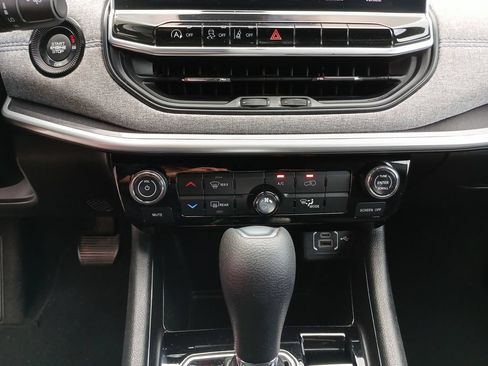 Used 2023 Jeep Compass Sport AWD/4WD image 36