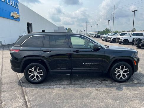 Used 2024 Jeep Grand Cherokee Limited AWD/4WD image 8