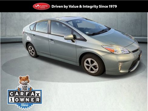 Used 2014 Toyota Prius Two image 1