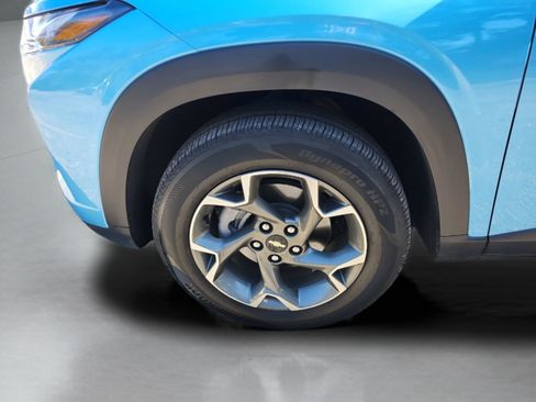 Used 2025 Chevrolet Trax LT w/ Driver Confidence Package image 32