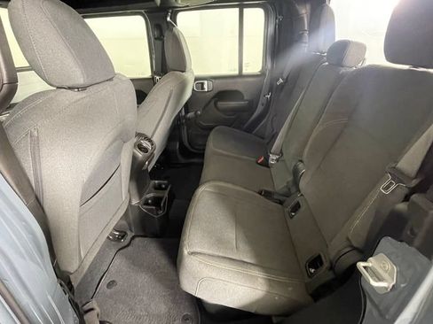 Certified 2024 Jeep Gladiator Sport AWD/4WD image 7