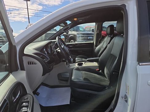 Used 2019 Dodge Grand Caravan SXT FWD image 9