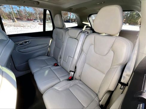 Certified 2024 Volvo XC90 B6 Ultimate w/ Protection Package Premier image 19
