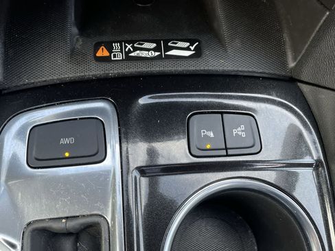 Used 2023 Chevrolet Equinox Premier image 32