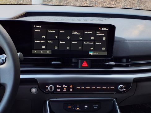 New 2026 Kia Carnival LX FWD image 8