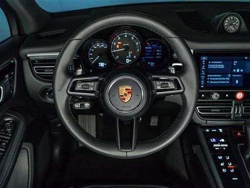Certified 2026 Porsche Macan AWD/4WD image 19