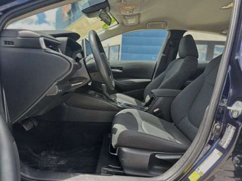 Used 2021 Toyota Corolla LE image 3