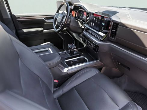 Used 2022 Chevrolet Silverado 1500 LTZ AWD/4WD image 33