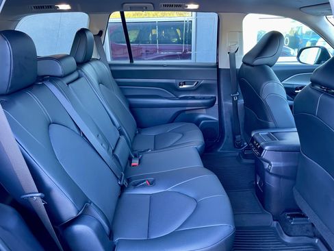 Used 2024 Toyota Grand Highlander AWD image 29