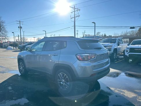 Used 2018 Jeep Compass Latitude w/ Popular Equipment Group image 11