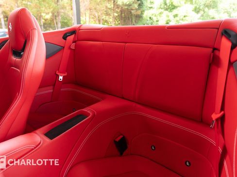 Used 2019 Ferrari Portofino image 23