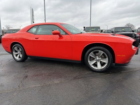 Used 2019 Dodge Challenger SXT image 49