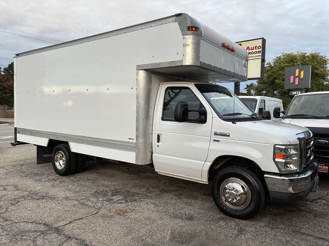 Used 2013 Ford E-350 and Econoline 350 Super Duty w/ Payload Pkg RWD image 2
