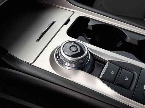 Used 2022 Ford Explorer XLT image 15