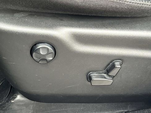 Used 2023 Dodge Durango GT image 31