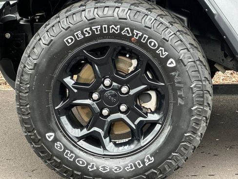 Used 2023 Jeep Wrangler Unlimited AWD/4WD image 32