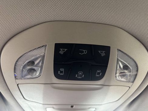 Used 2024 Chrysler Pacifica Touring-L FWD image 39