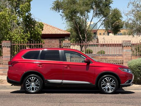 Used 2018 Mitsubishi Outlander SE FWD image 9