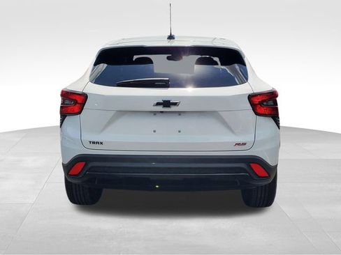 Used 2024 Chevrolet Trax RS w/ Driver Confidence Package FWD image 4