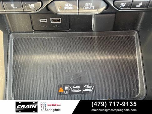 Used 2023 GMC Yukon XL SLT AWD/4WD image 17