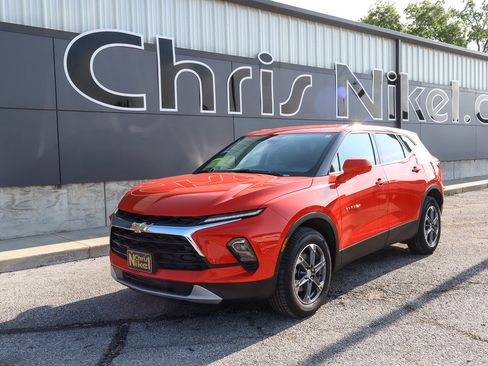 Used 2025 Chevrolet Blazer LT FWD image 1