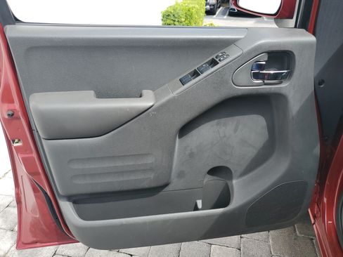 Used 2018 Nissan Frontier PRO-4X AWD/4WD image 9