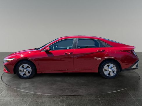 Used 2025 Hyundai Elantra SE FWD image 5