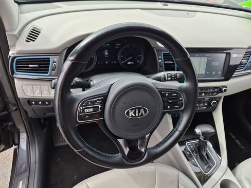 Used 2018 Kia Niro EX Premium FWD image 11