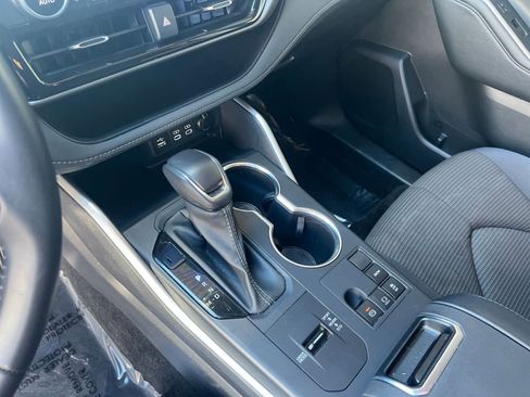 Used 2025 Toyota Highlander LE image 42