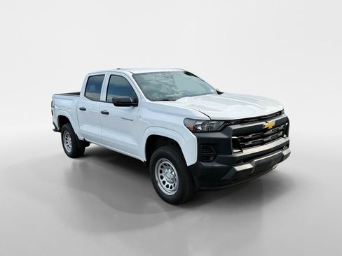 Used 2024 Chevrolet Colorado W/T AWD/4WD image 2