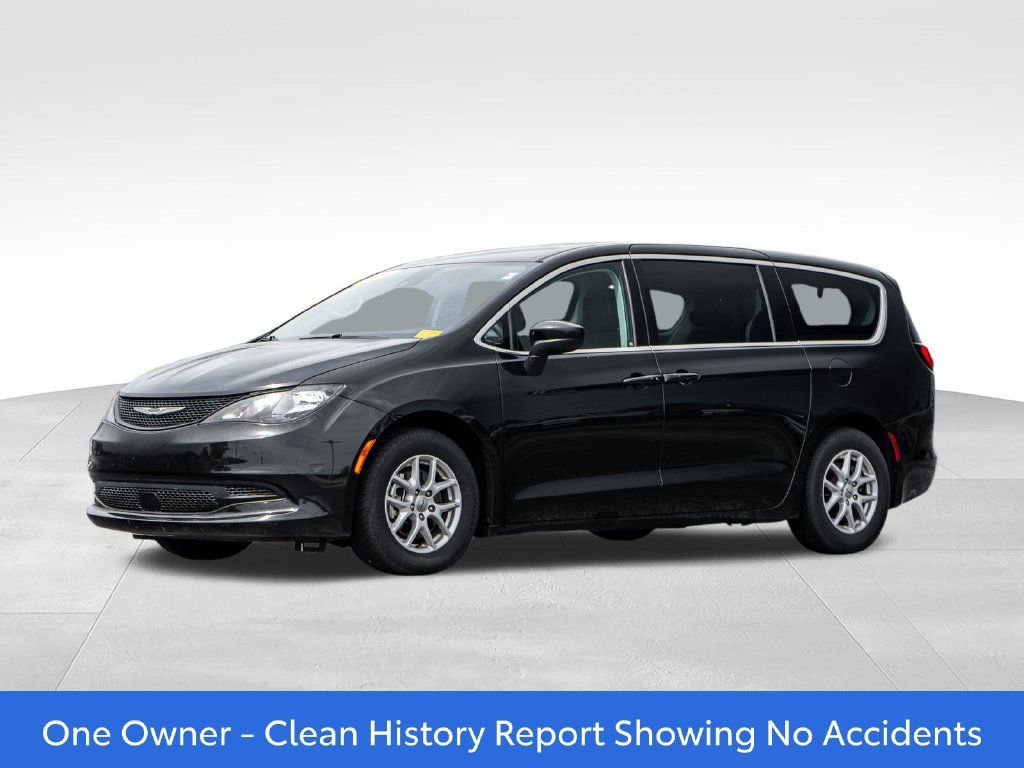 Used 2023 Chrysler Voyager LX FWD image 3
